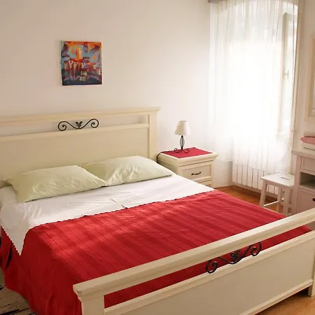 & Nada * Brseč